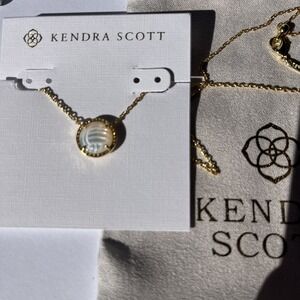 🏐Kendra Scott Volleyball Gold Short Pendant Necklace White Mother Of Pearl New✨